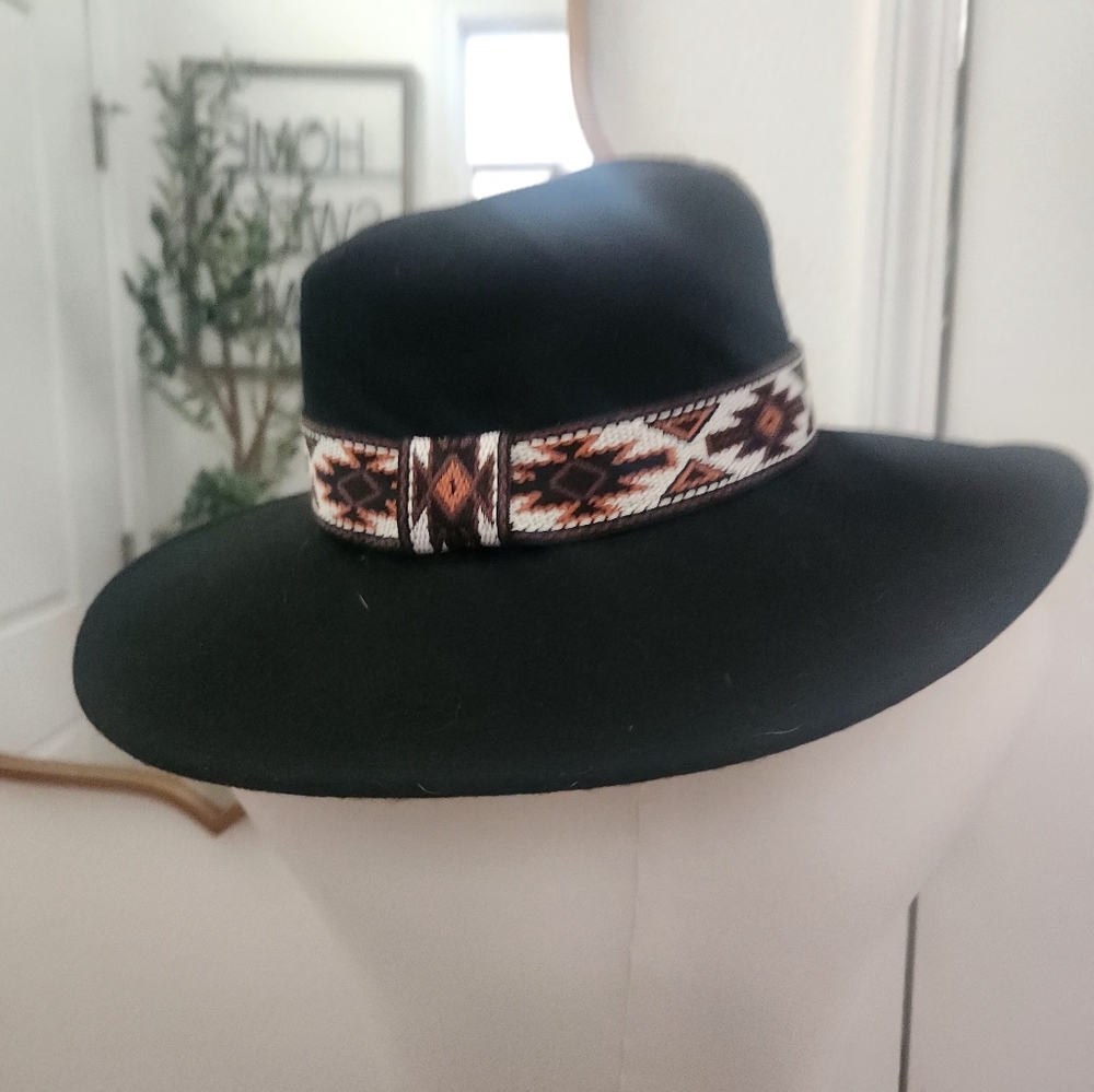 Universal Thread Black Wide-Brim Hat with Patterned Band